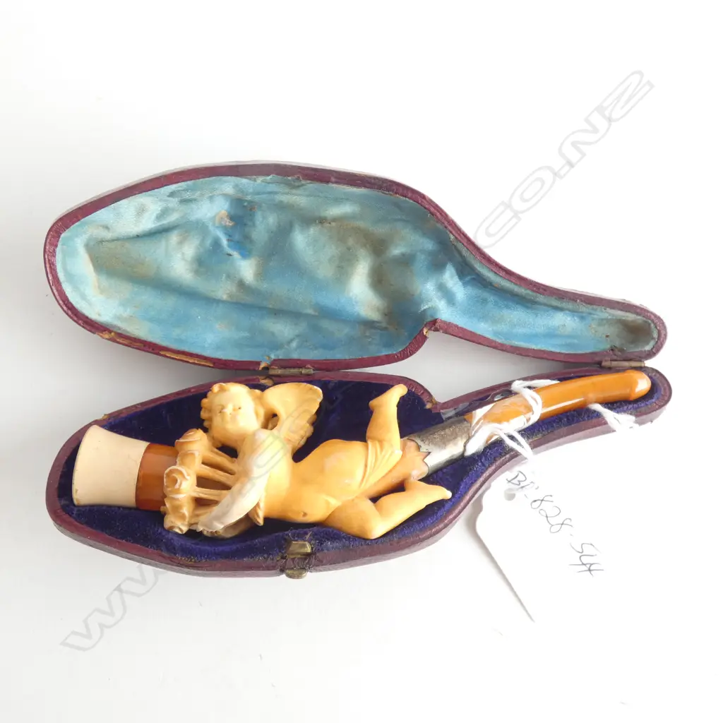 A Meerschaum and amber cigarillo holder Image 1++