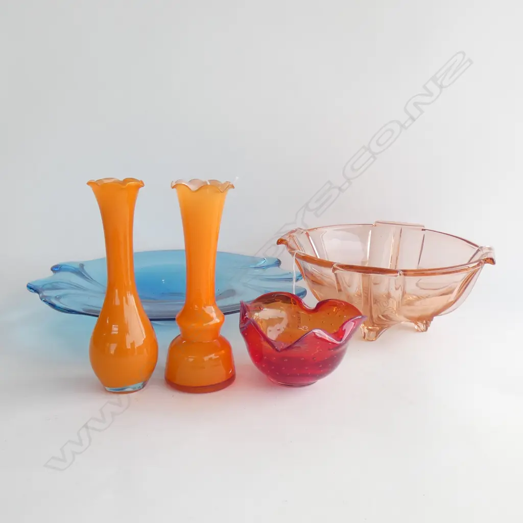 5 PCS ASST COLOURED GLASS; 2 ORANGE VASES; PEACH BOWL / LG BLUE PLATTER ETC.. Image 1++