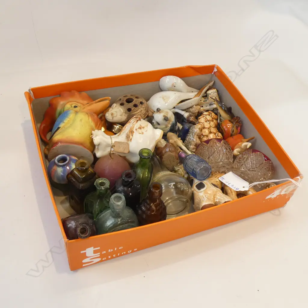 SM BOX COLLECTABLE CHINA & GLASS INCL SM BOTTLES Image 1++