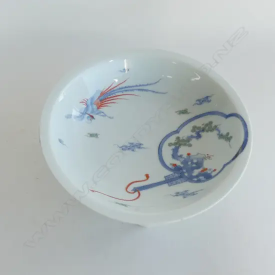 ^ 20th CENTURY NABESHIMA 3-FOOTED BOWL, SIGNED (TINY REPAIR TO RIM). DIA. 225mm