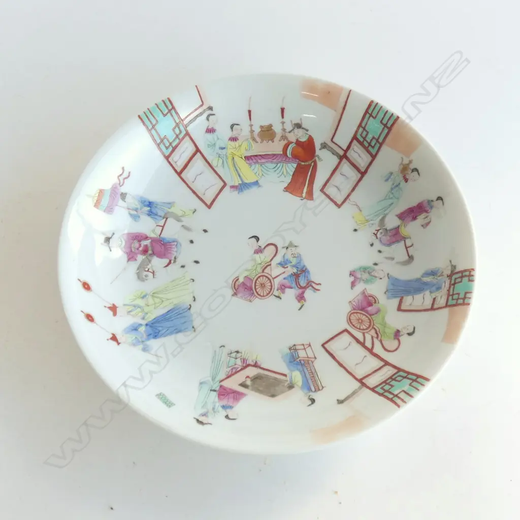 CHINESE PORCLAIN FIGURAL BOWL, A/F HAIRLINE Dia.240mm Image 1++