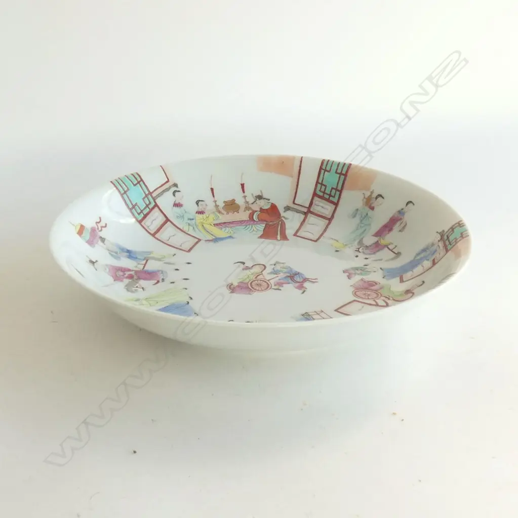 CHINESE PORCLAIN FIGURAL BOWL, A/F HAIRLINE Dia.240mm Image 1++