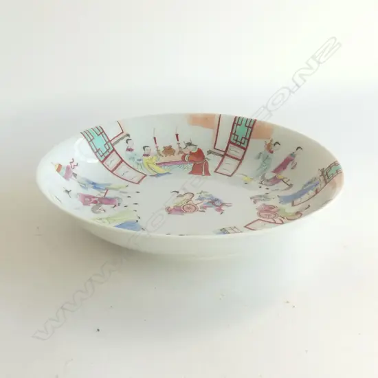 CHINESE PORCLAIN FIGURAL BOWL, A/F HAIRLINE Dia.240mm