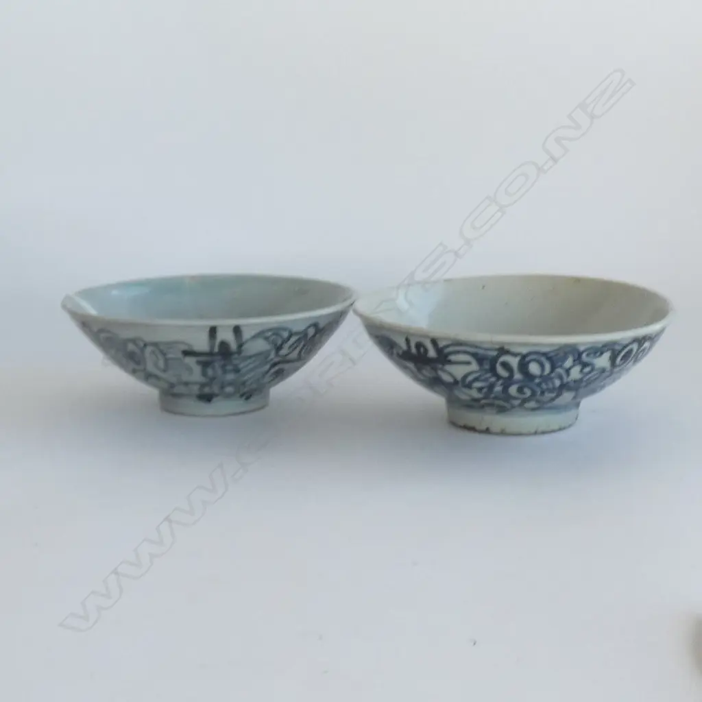 2 CHINESE MING BOWLS 155mm dia Image 1++