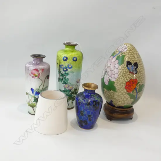 4 CLOISONNE VASES (LARGEST H 185MM) + CLOISONNE EGG W STAND  H 220MM