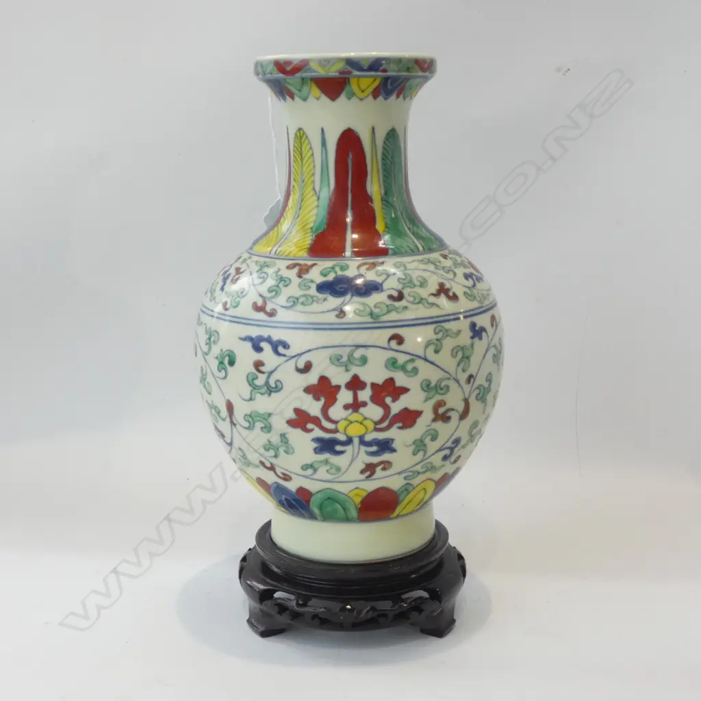FAMILLE ROSE VASE (DAMING CHEUG HUA) MARK w. WOODEN STAND H 285mm Image 1++