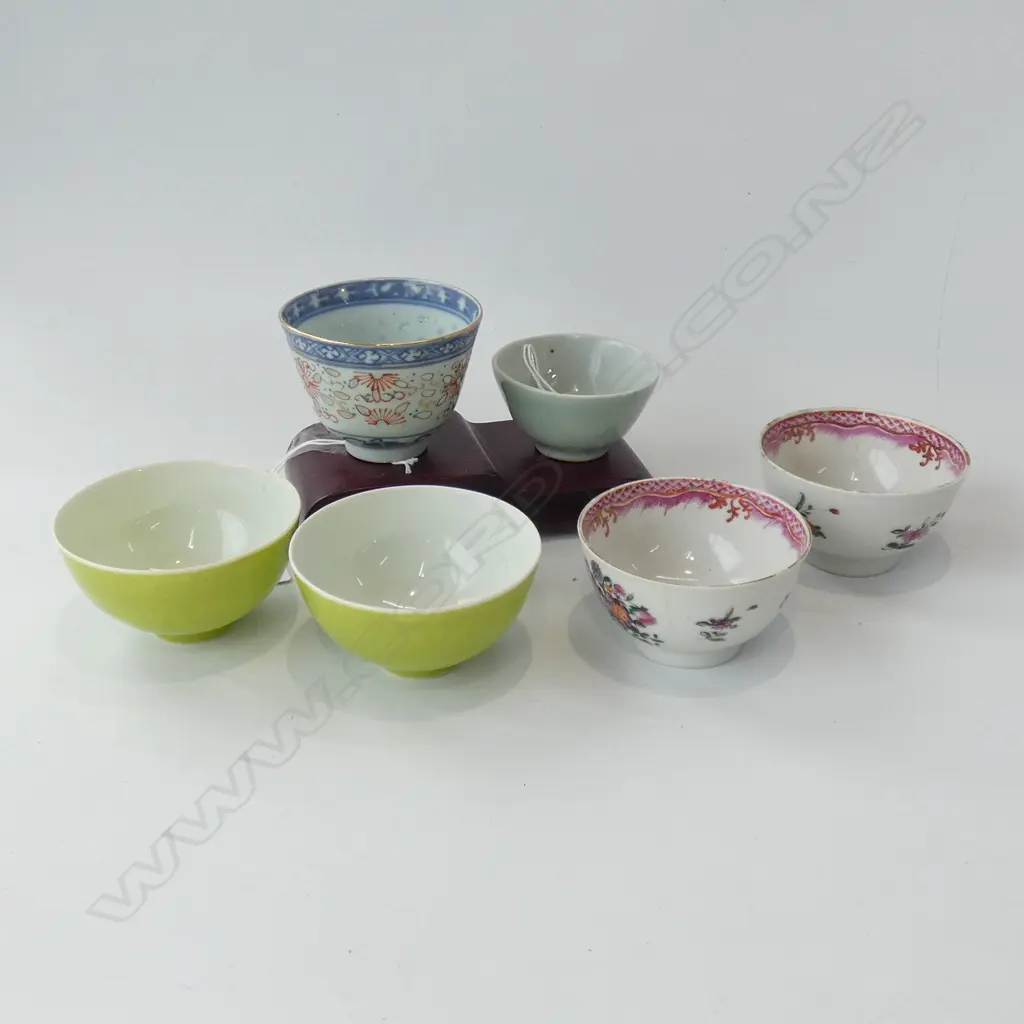 6 CHINESE TEA CUPS - 5 A/F + 1 LONG WOODEN STAND Image 1++