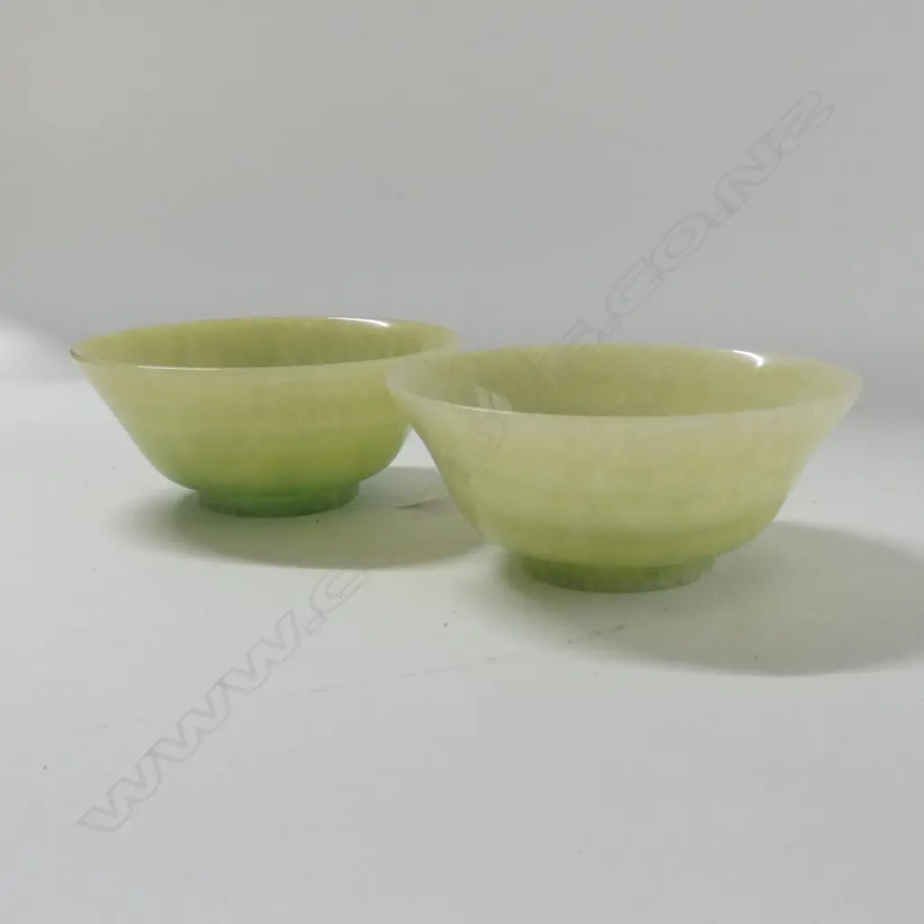 2 CHINESE GREEN HARDSTONE BOWLS. DIA. 120mm Image 1++