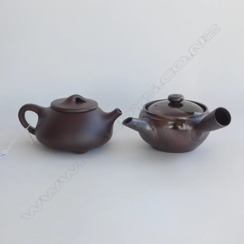 2 CHINESE ZISHA TEA POTS  Image 1++