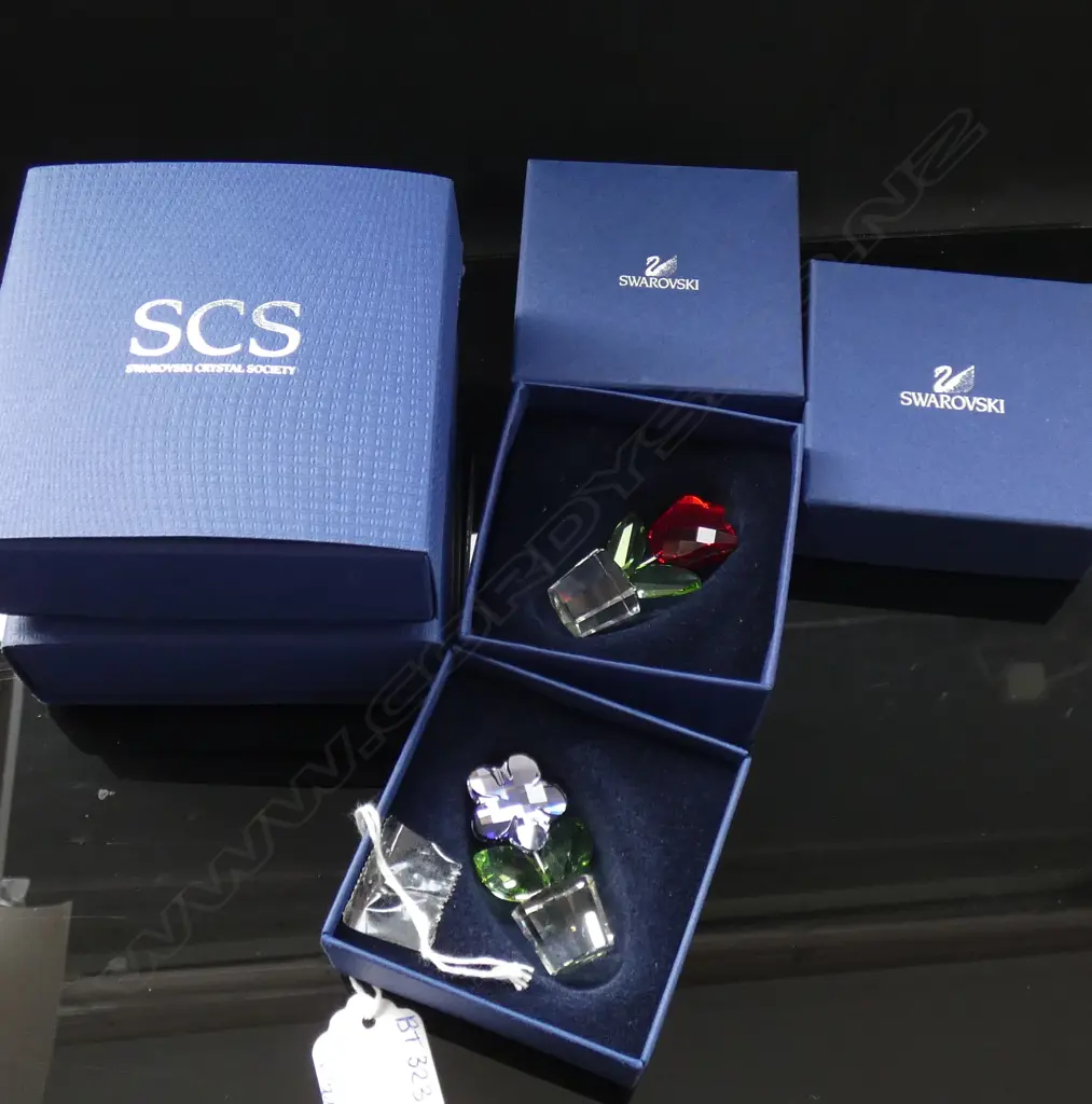 2 SWAROVSKI CRYSTAL FLOWER POTS;  RED TULIP & VIOLET + HANGING FLOWER & DIAMOND PAPERWEIGHT - ALL W BOXES & SLEEVES Image 1++