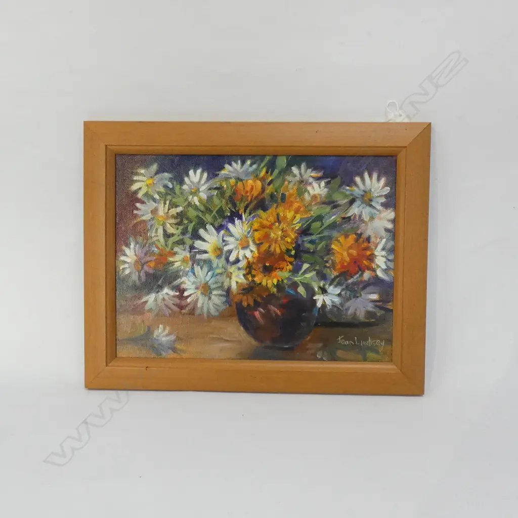 JOAN LINDSEY (B.1926-)  FULL BLOOM FLORAL STILL LIFE OILS ON CANVAS. 295 x 220mm Image 1++