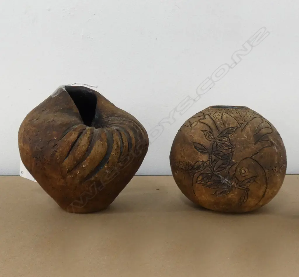 ROSEMARIE BRITTAIN STUDIO POTTERY VASE + HENRIETTA HUME VASE H. Image 1++