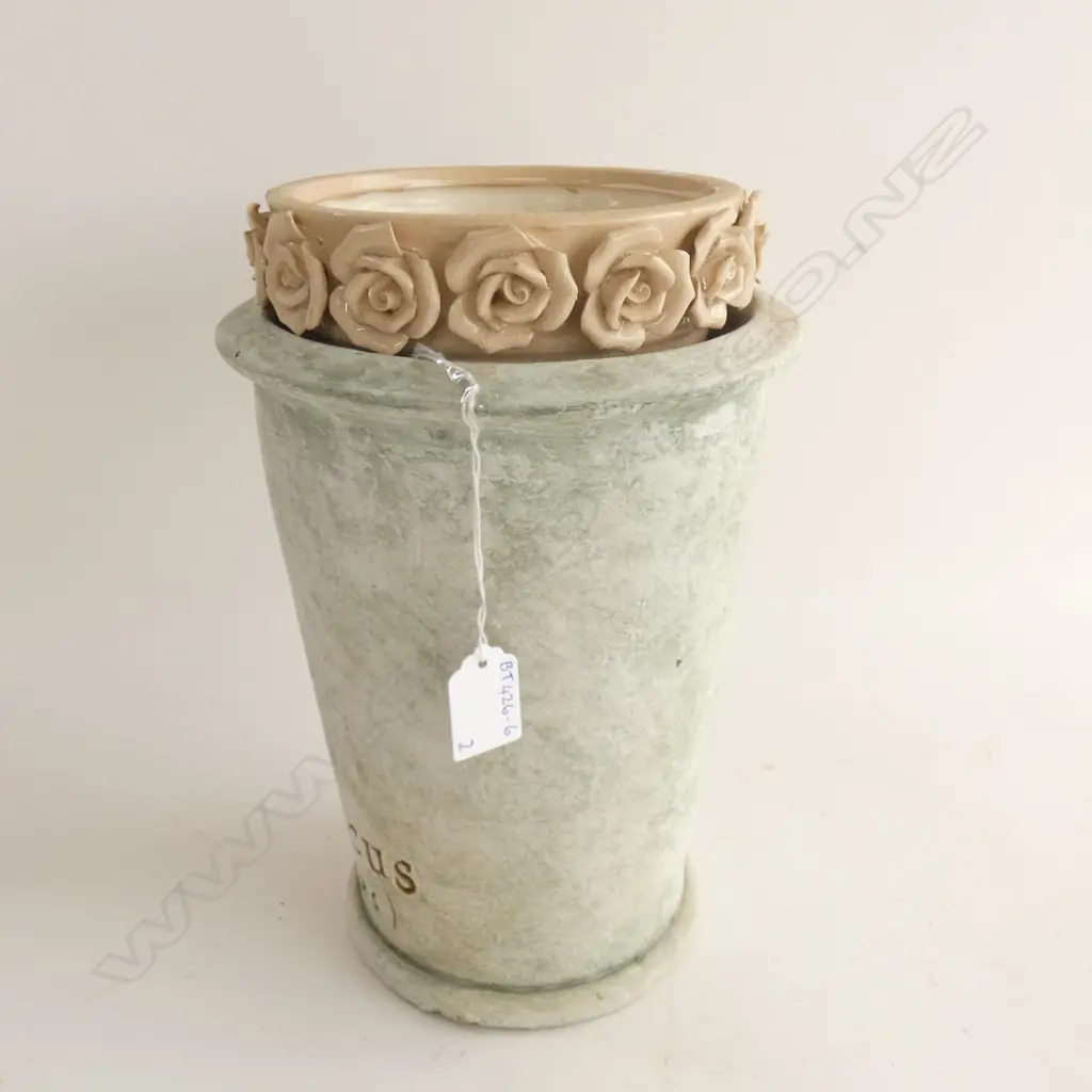 2 LG VASES  / POTS - LG FRENCH CROCUS POT H 255MM Image 1++