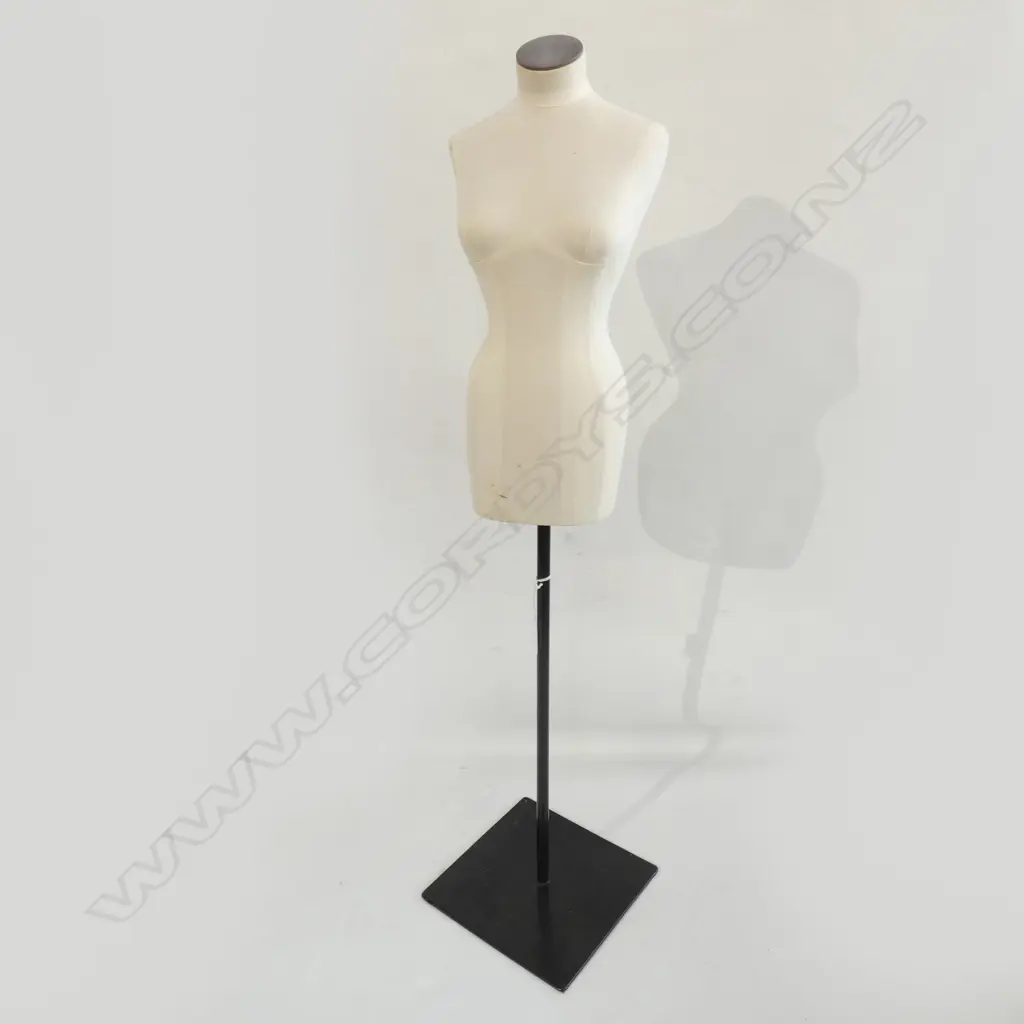 MANNEQUIN ON STAND EX SHOWROOM NZ MADE H 800MM Image 1++