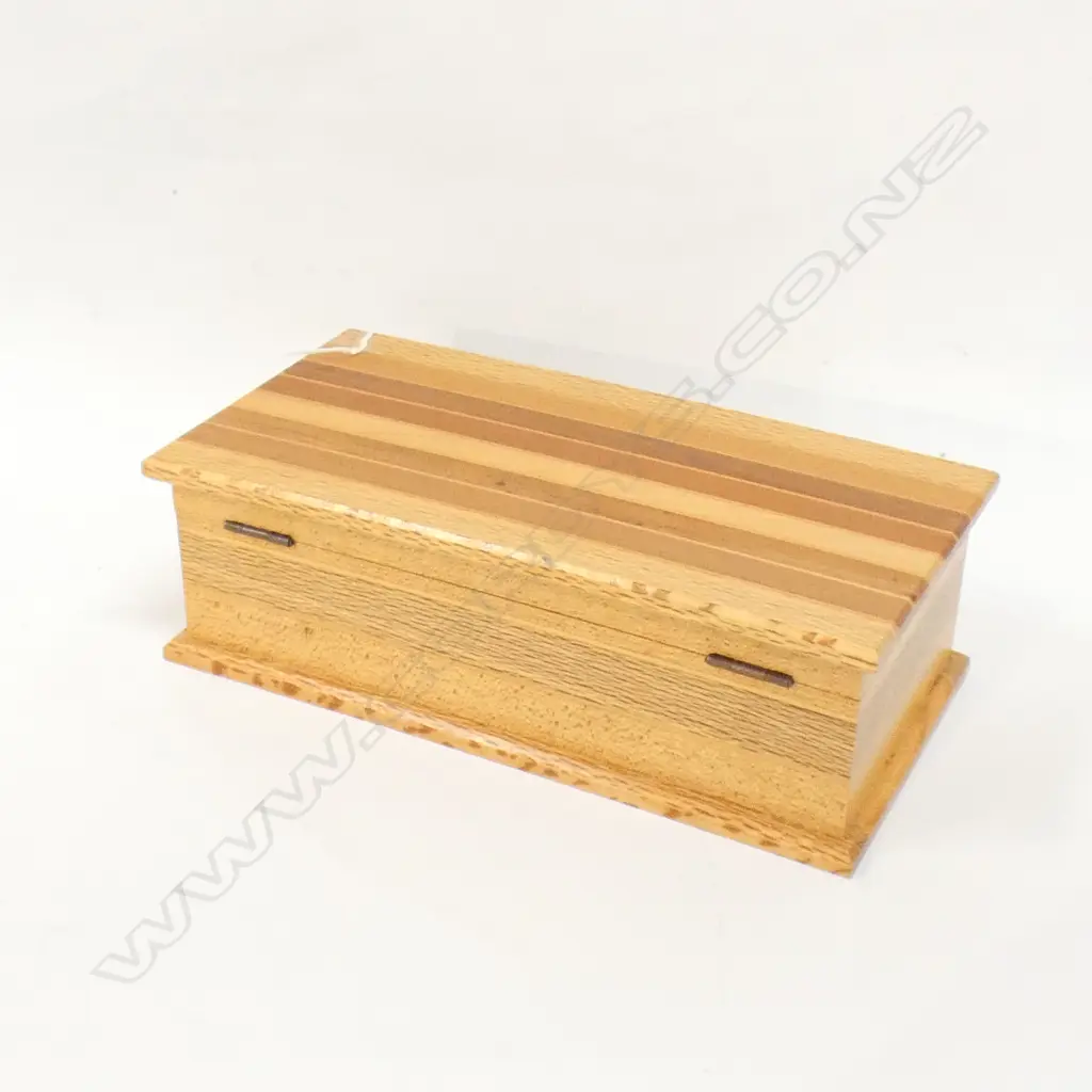 NZ NATIVE WOODS BOX & VINTAGE COLLECTABLES Image 1++