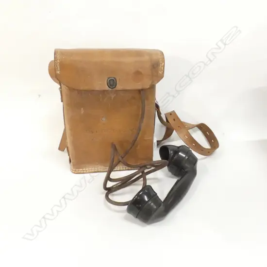WW2 US  ARMY PHONE IN ORIGINAL LEATHER PACK