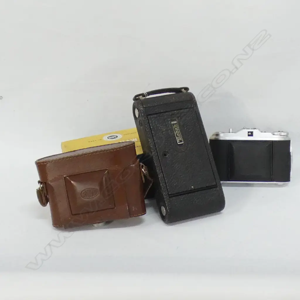 BOXED FOLDING VINTAGE CAMERA& 2 OTHERS Image 1++