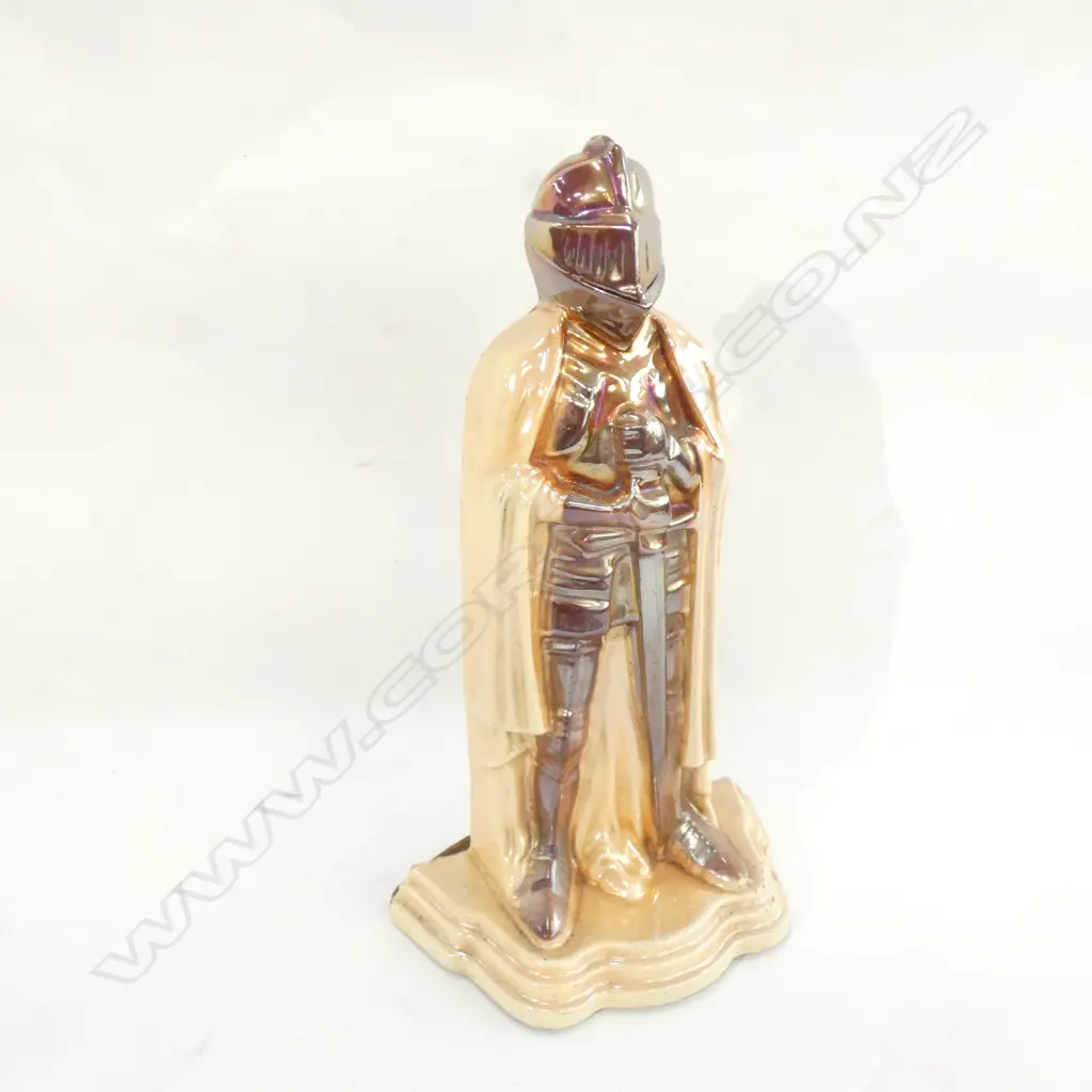 CAST IRON KNIGHT WITH LUSTRE ENAMEL FINISH H 380MM Image 1++