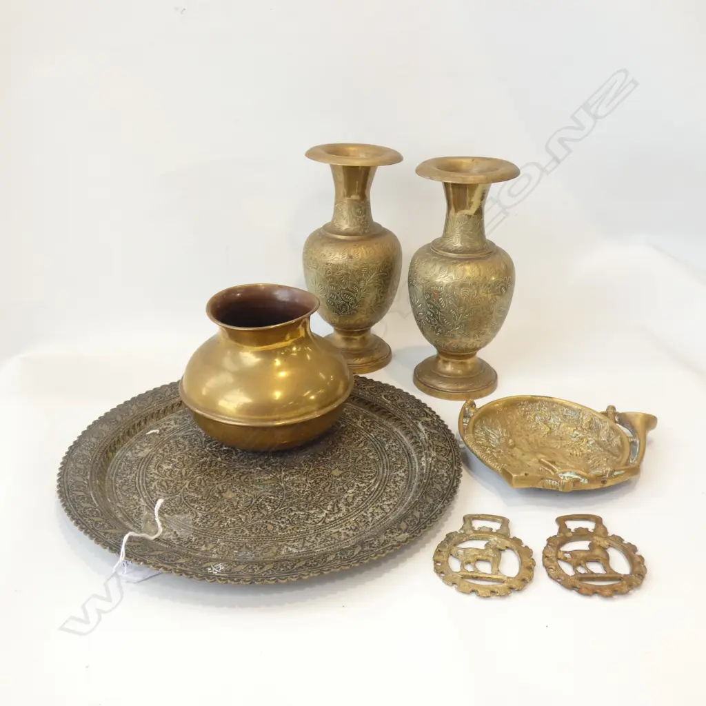 BRASS PCS; 3 VASES / PLATTER / DEER BOWL & 2 HORSE BRASSES Image 1++