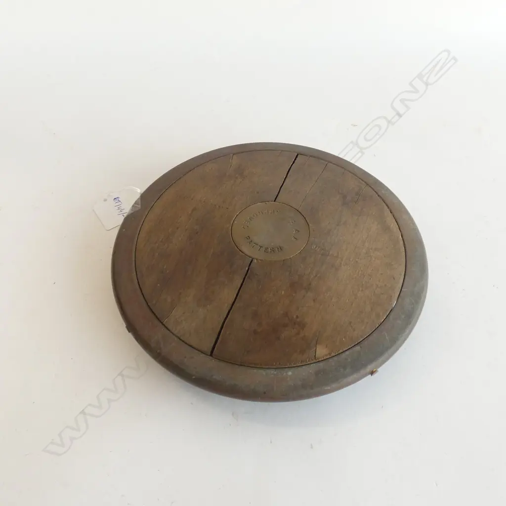 ANTIQUE BRASS & WOOD DISCUS 220mm dia Image 1++