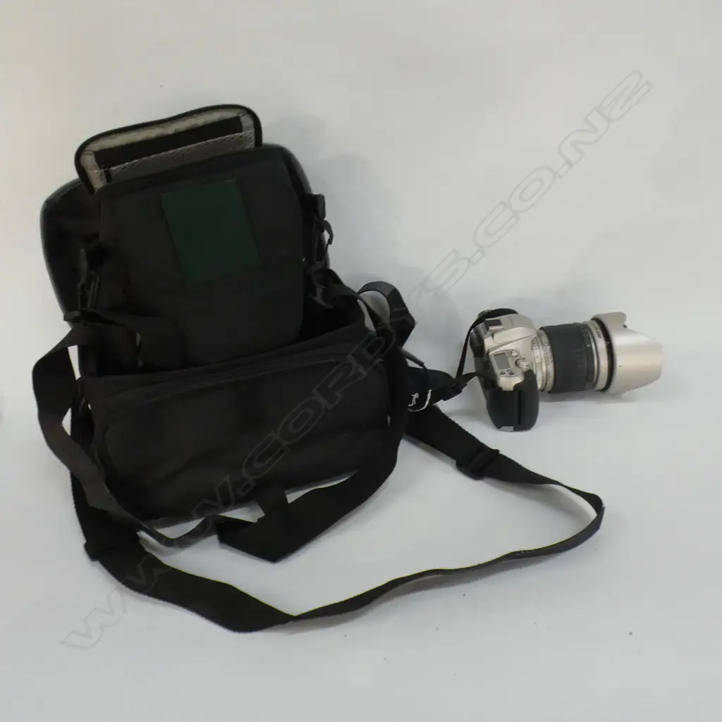 PENTAX FILM CAMERA  WITH LENS + CASES Image 1++