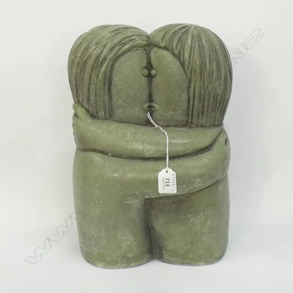 GREEN CONCRETE KISSING SCULPTURE H.360mm Image 1++