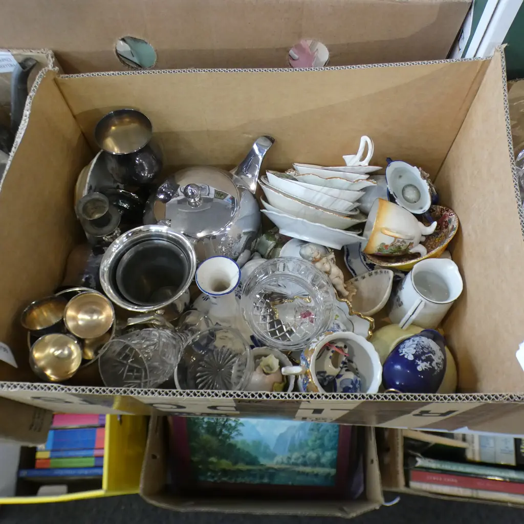 BOX ASST CHINA / COLLECTABLES/ GLASS & SILVER PLATE ETC.. Image 1++