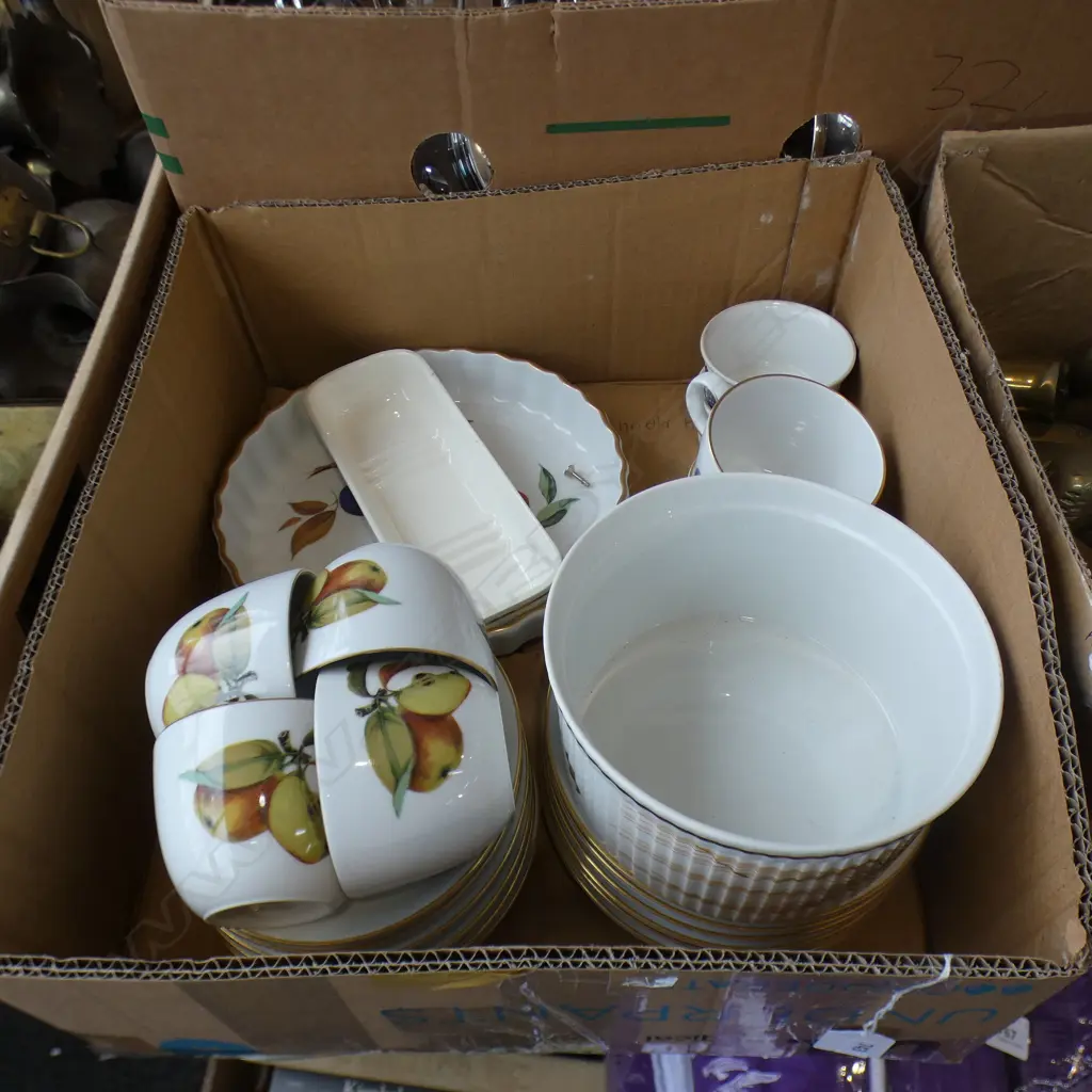 BOX ROYAL WORCESTER EVESHAM; TRIOS / FLAN & SOUFFL DISHES ETC.. Image 1++
