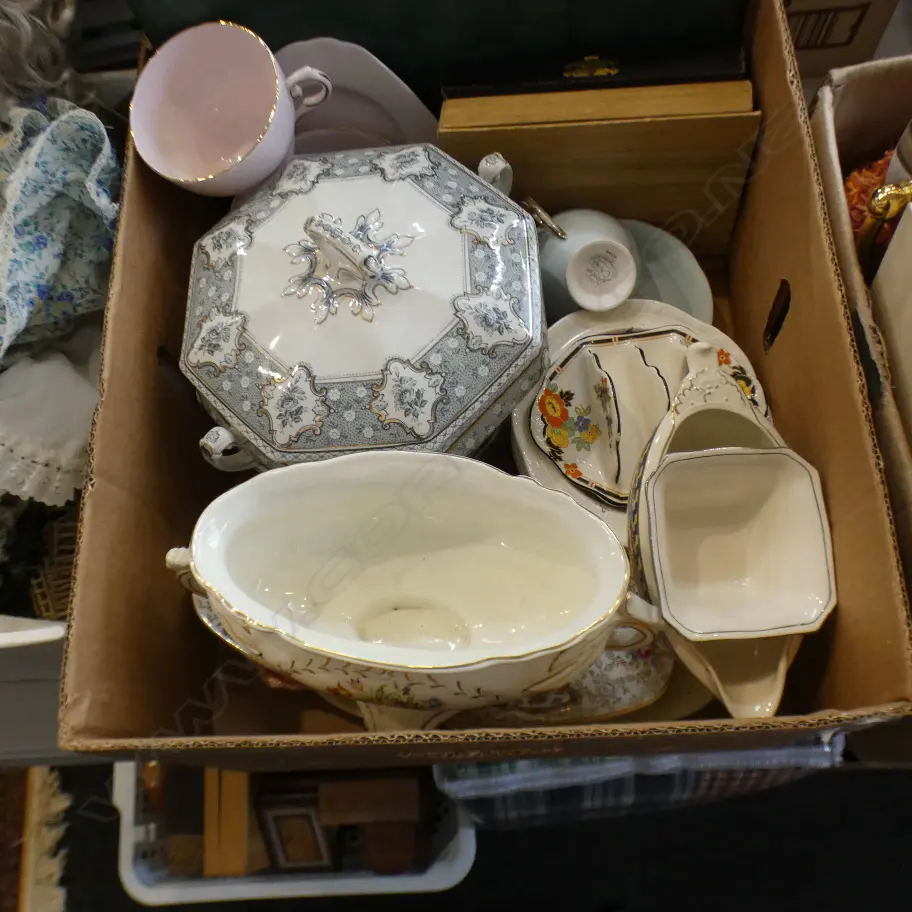 BOX ASST CHINA & BOXED EP CUTLERY SETS Image 1++
