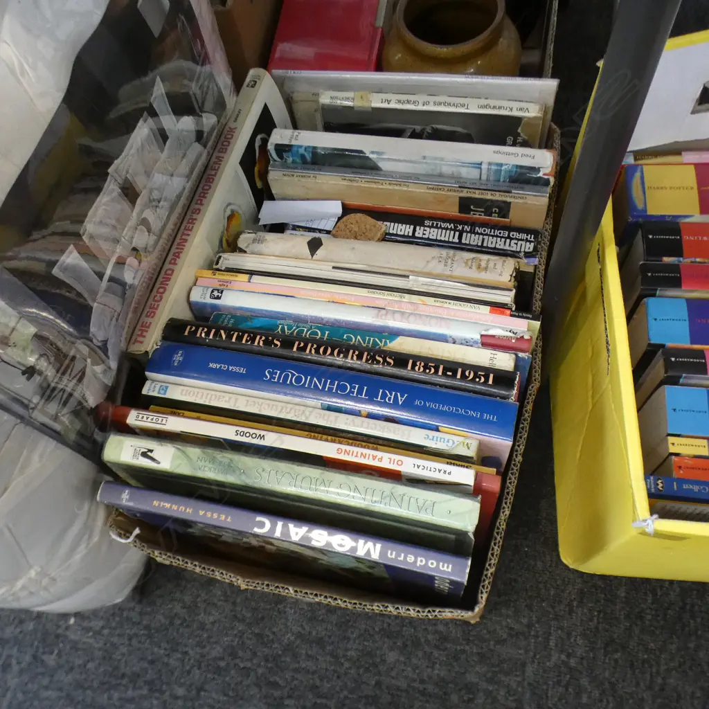 BOX LOT BOOKS; CRAFTING Image 1++