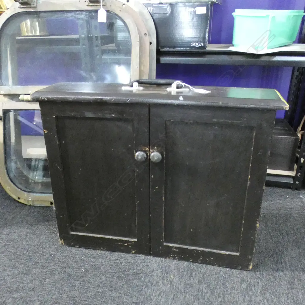 AUCKLAND MUSEUM WOODEN 2 DOOR CASE  600 X 150 X 440MM Image 1++