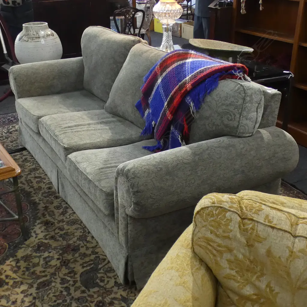 3 SEATER AND 2 SEATER COUCHES Image 1++