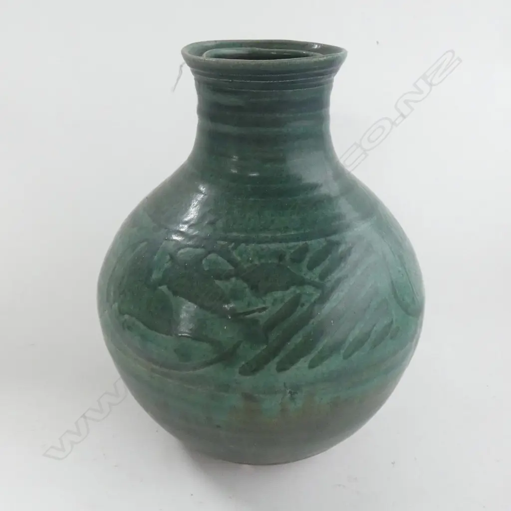 LARGE WARREN TIPPET GREEN VASE H.280mm Image 1++