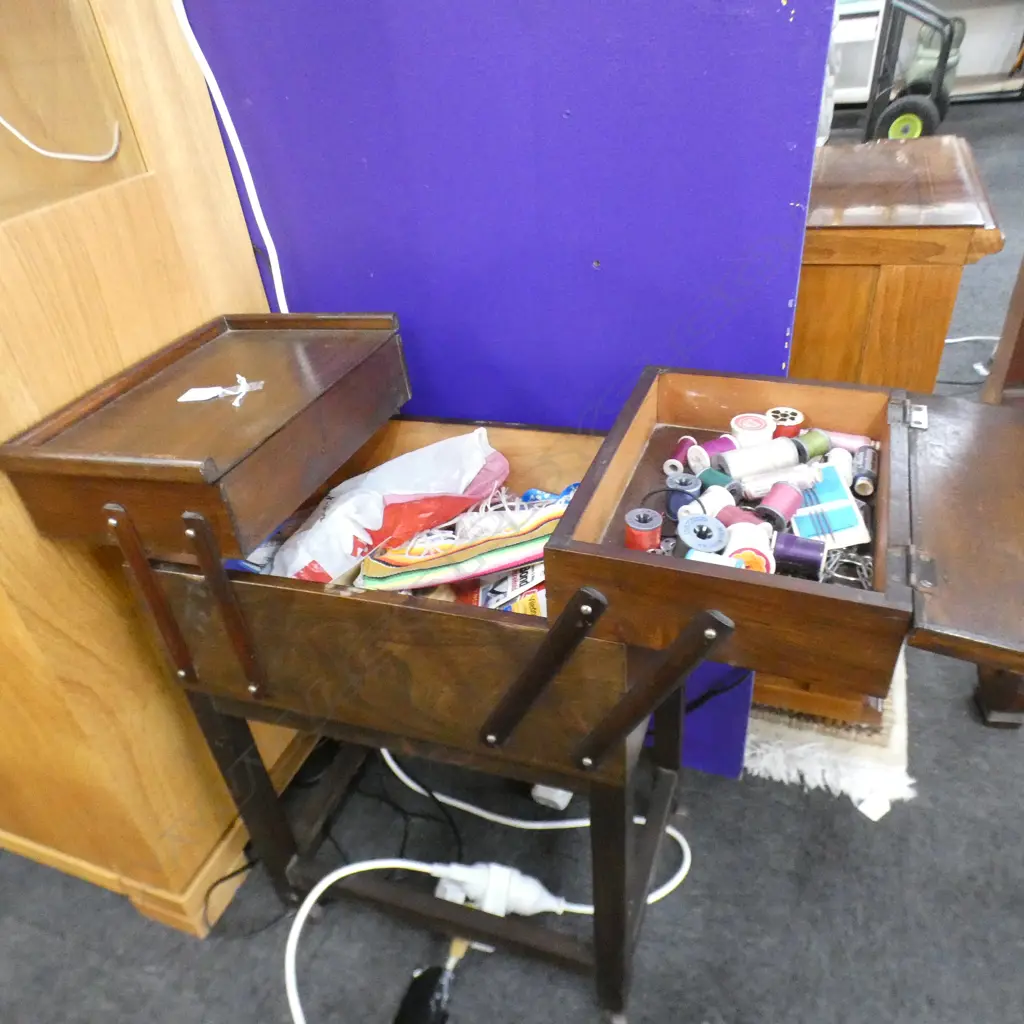 VINTAGE SEWING BOX + CONTENTS Image 1++