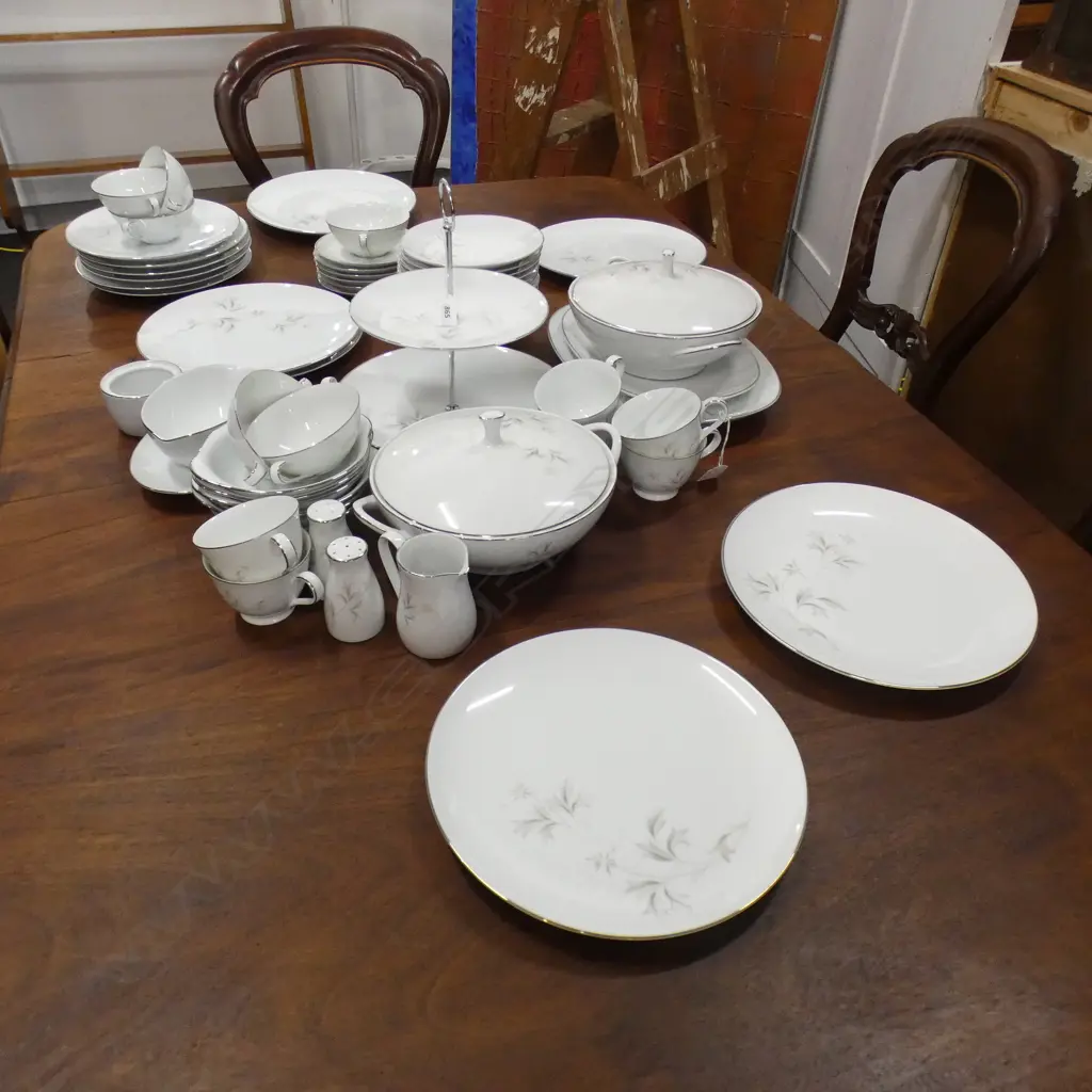 NORITAKE 'ROWENA' DINNER SERVICE Image 1++