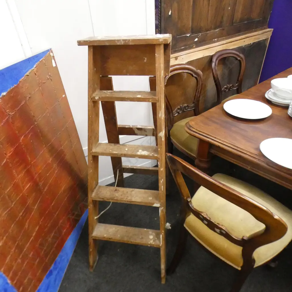 VINTAGE WOODEN 4 STEP LADDER Image 1++