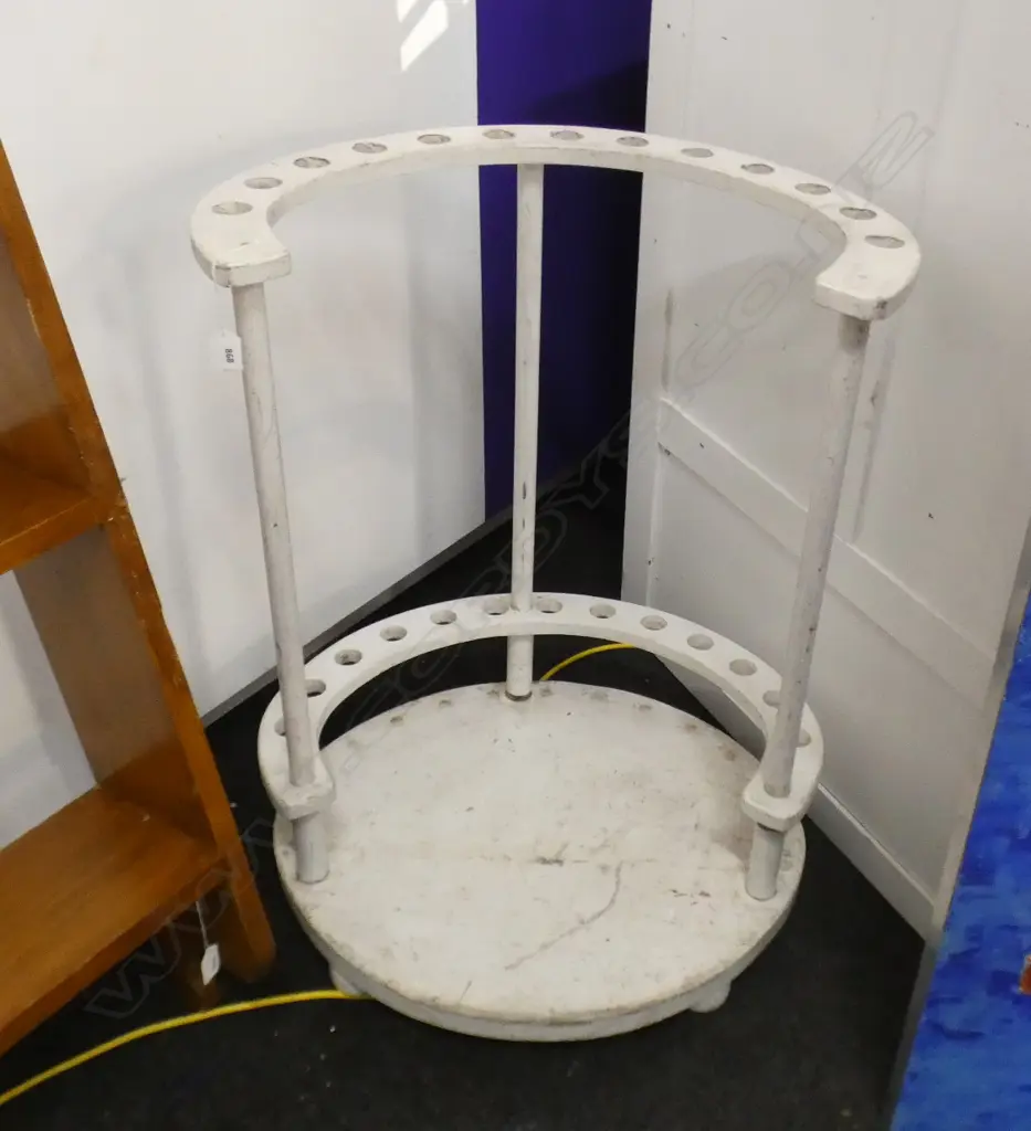 WHITE PAINTED SEMI CIRCLE STAND FOR WALKING STICKS H 800MM Image 1++