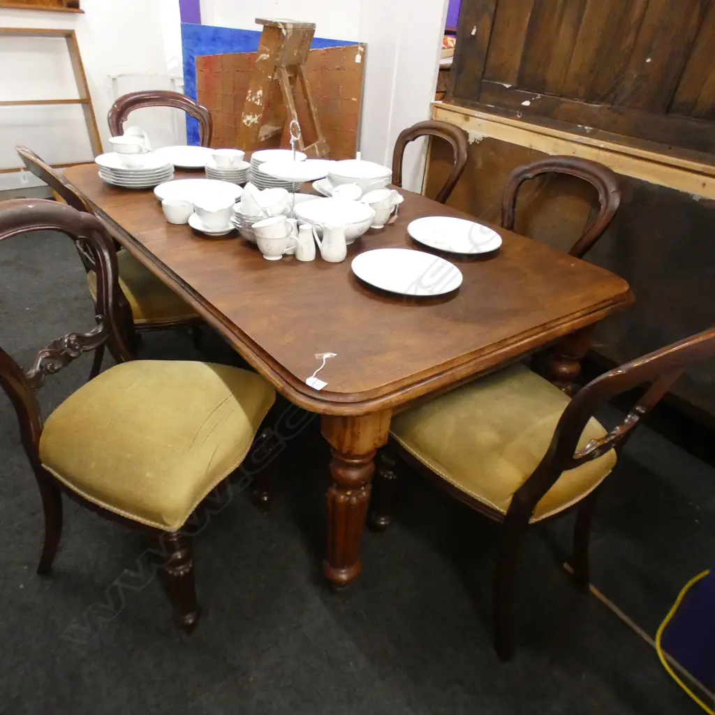 MAHOGANY DINING TABLE Image 1++
