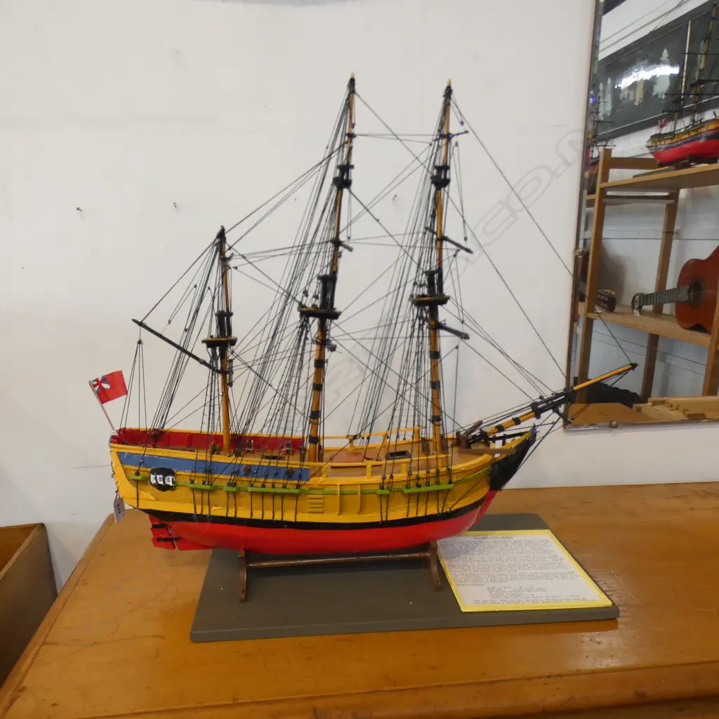 MODEL SHIP 'H.M.S. BOUNTY' H.600mm Image 1++
