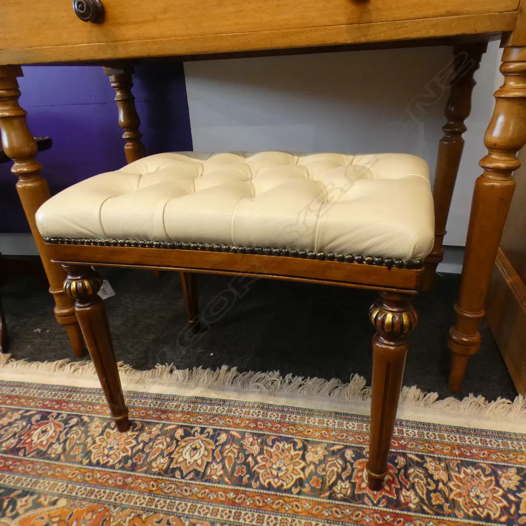 LEATHER TOP STOOL Image 1++