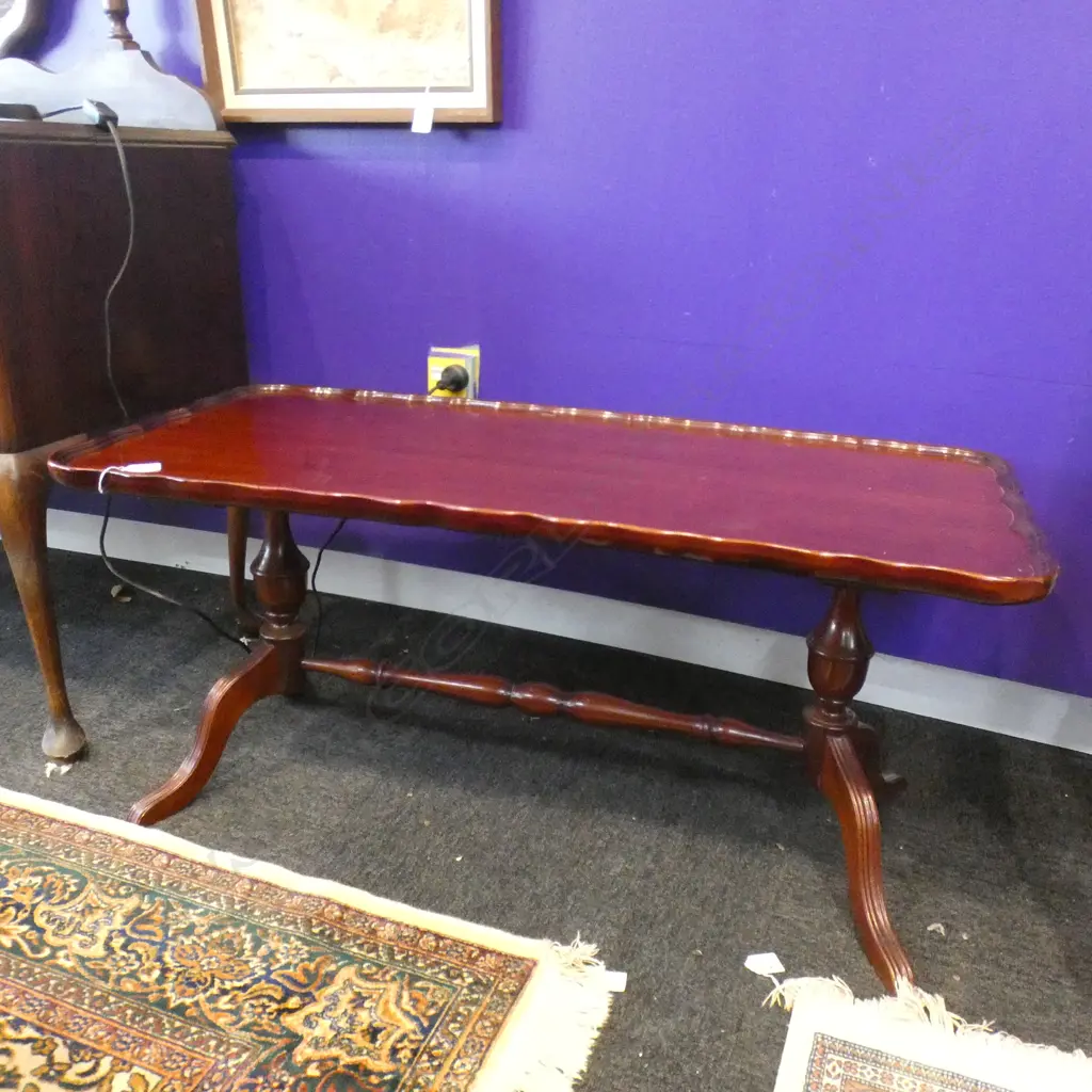 MAHOGANY COFFEE TABLE Image 1++