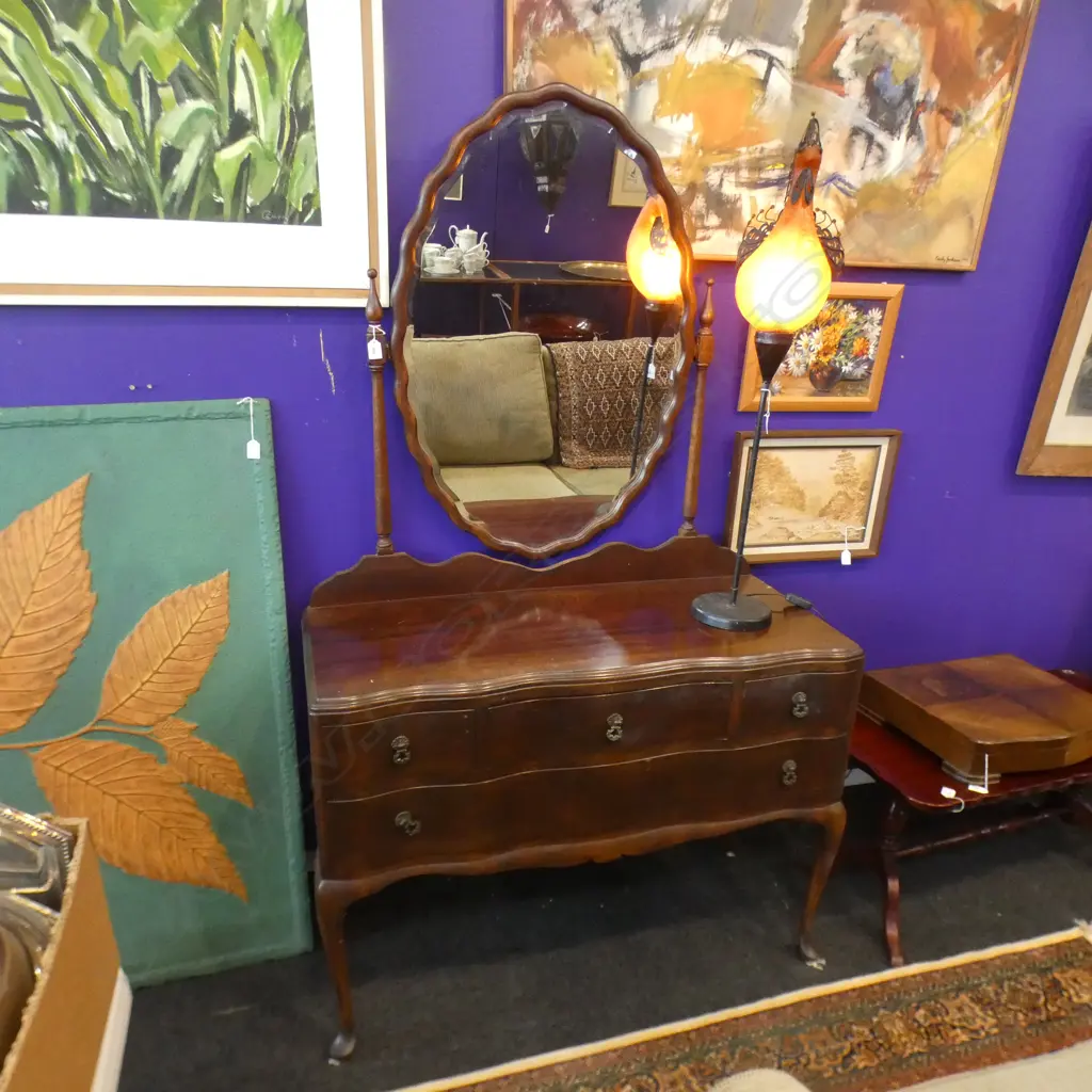 QUEEN ANNE STYLE DRESSING TABLE 1050x460mm Image 1++