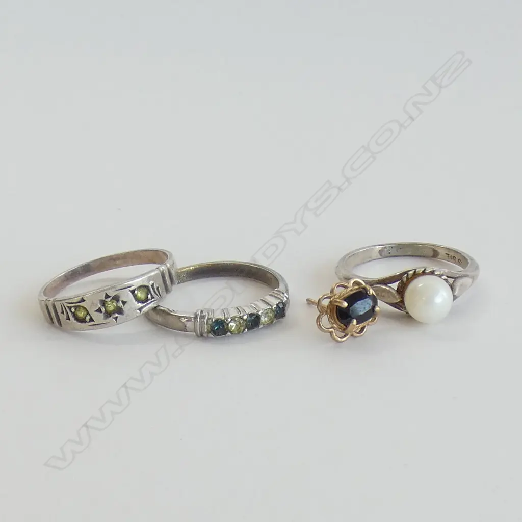3 SILVER RINGS PEARL ETC + 9CT SINGLE EARRING Image 1++