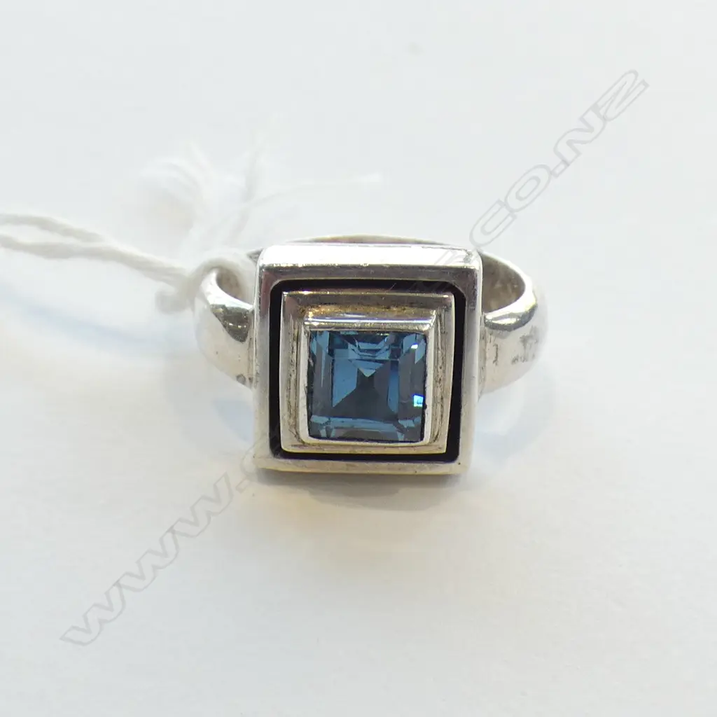 SILVER AND AQUAMARINE OR BLUE TOPAZ RING Image 1++