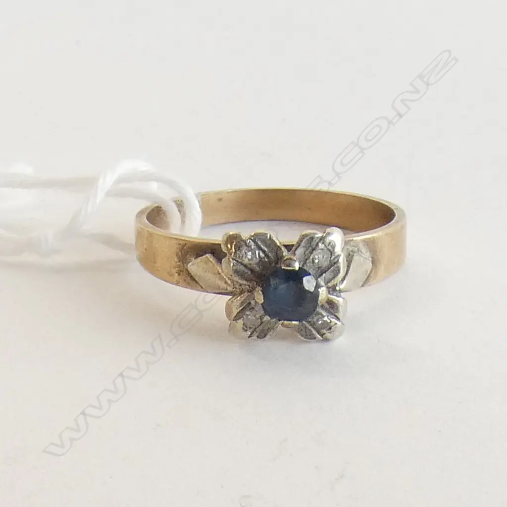 9CT GOLD SAPPHIRE & DIAMOND RING 3gms Image 1++