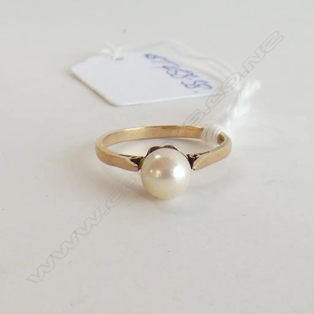 9CT & CULTURED PEARL RING 2gms Image 1++