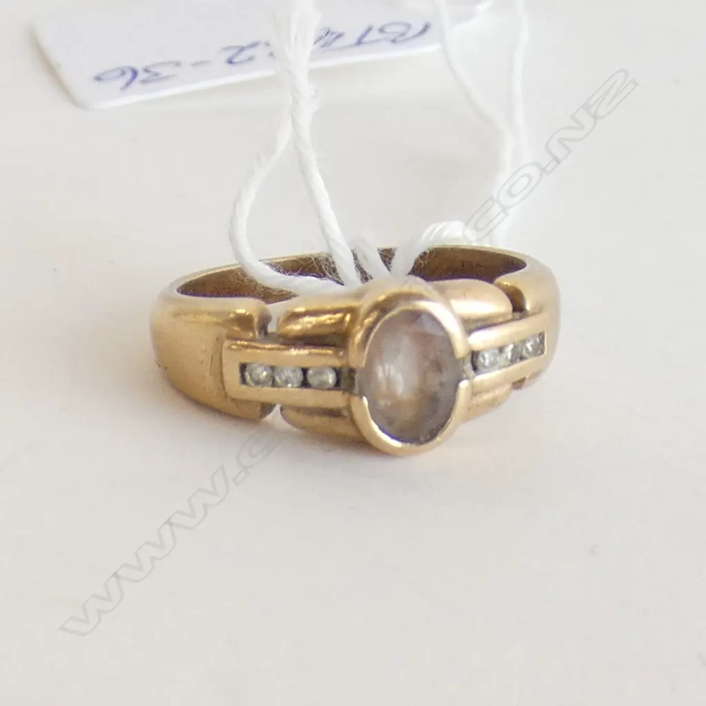 9ct GOLD SPINEL & 6 DIAMOND RING 4gms Image 1++