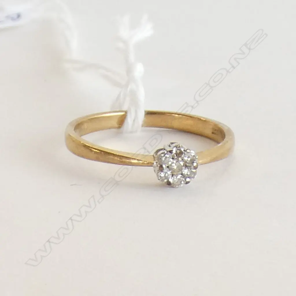 9CT DIAMOND CLUSTER RING 1.6gms Image 1++