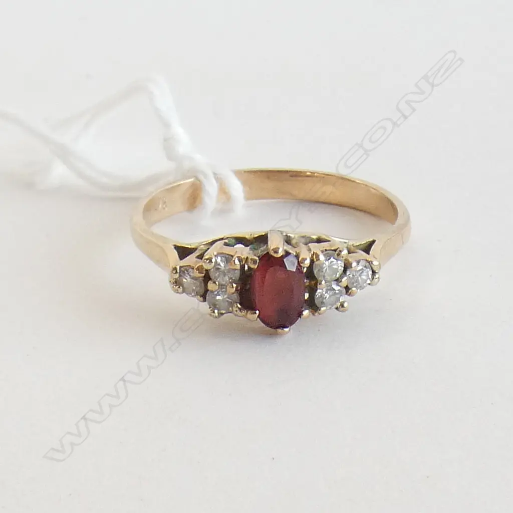 9CT GARNET & 6 DIAMOND RING Image 1++