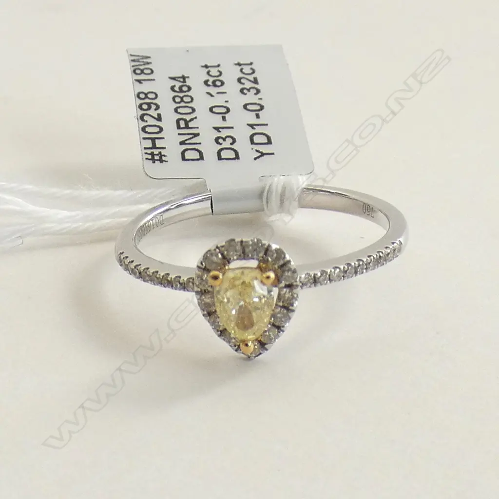 18CT WHITE GOLD AND YELLOW DIAMOND PEAR SHAPED  RING Image 1++